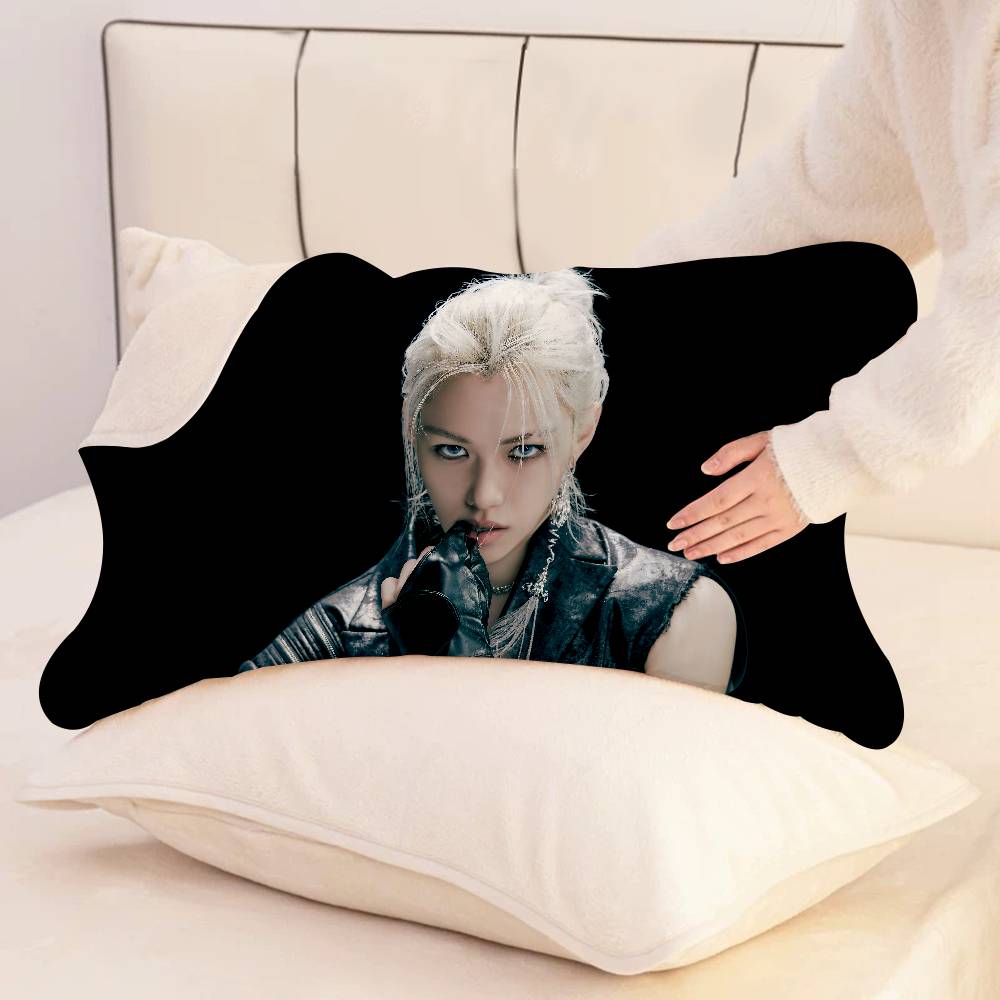 F-FelixS singer.png New Style  - огляд і ціна Home Textiles Premium